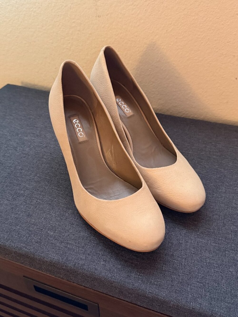 CCO Beige Leather Round Toe Pumps, Women's EU 40 / US 9.5